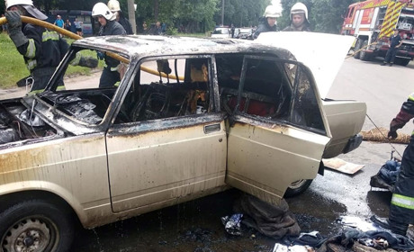 У Жовтих Водах під час руху загорілося авто