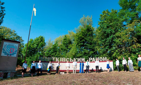 Як над Чортківщиною замайоріло жовто-синє знамено Української держави (+фото)