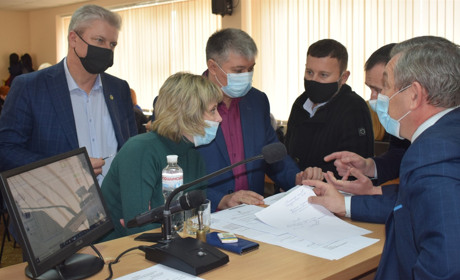 Позачергова дев'ята сесія міської ради була емоційною та ледь не зірвалася