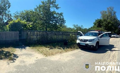 Бив молотком по голові: на Житомирщині чоловік вбив сусідку, яка заскочила його на своїй дачі