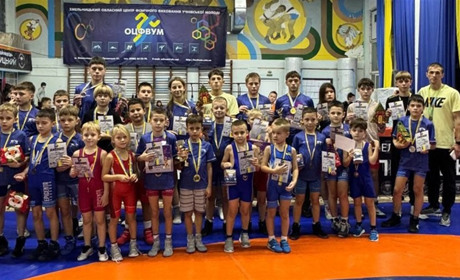 31 спортсмен із Городка вибороли призові місця на чемпіонаті з вільної боротьби у Хмельницькому