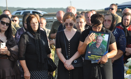 У Малих Чорнокінцях на вічний спокій провели загиблого на війні командира «Бистрого»