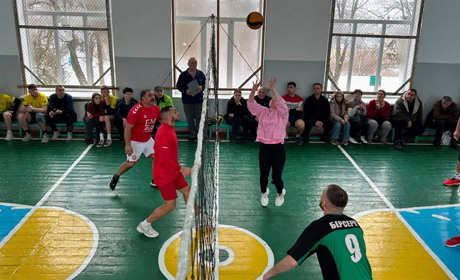 Кубок пам'яті та вдячності: у Великій Яромирці волейболісти зібрали понад 12 тисяч гривень для ЗСУ