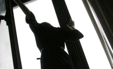 Упала з восьмого поверху та вижила. Нові подробиці інциденту в Переяславі