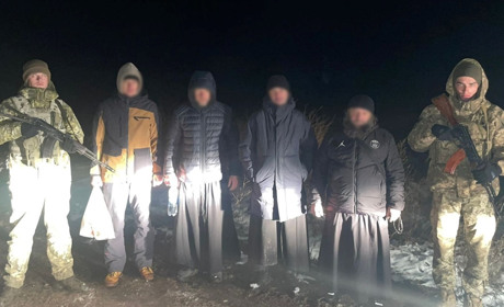 Троє в рясі, один у спортивному: у напрямку Молдови чоловіки намагалися незаконно перетнути кордон