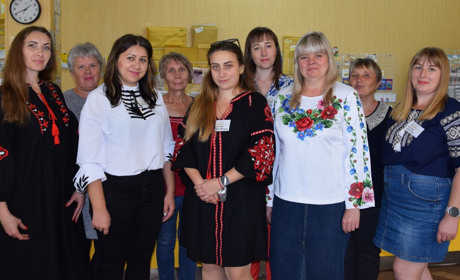 Від традиційних послуг – до нових: нетішинські поштовики намагаються іти в ногу з часом