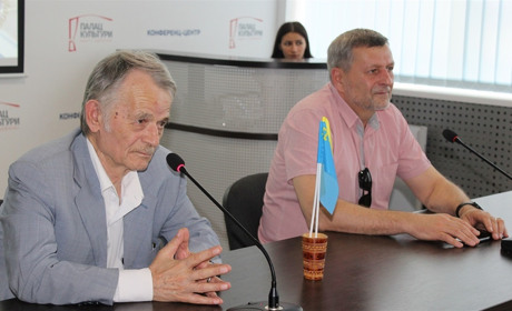 Мустафа Джемилев и Ахтем Чийгоз говорили с мелитопольцами про ПАСЕ, Украину, Россию и Крым