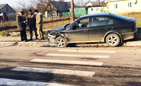 У Володимирці біля пішохідного переходу зіткнулися два автомобілі