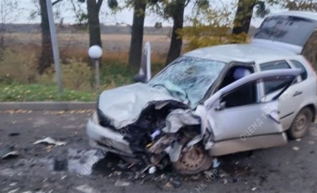 На дорозі з Черкас до Сміли не розминулися два автомобілі: сталася аварія
