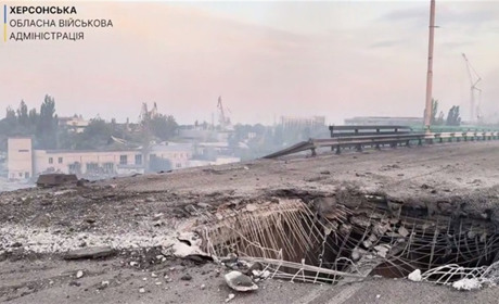 Рік після російського удару по мосту: як сьогодні виживає мікрорайон Острів у Херсоні
