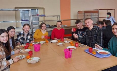 Скуштували страви з меню Клопотенка: про нове меню у Петропавлівському ліцеї №1