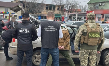 Мешканець Авангардівської громади підкупив прикордонника, щоб потрапити з групою до Молдови