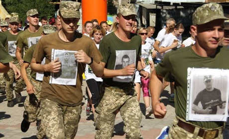 Може кожен: шаную воїнів, біжу за героїв України