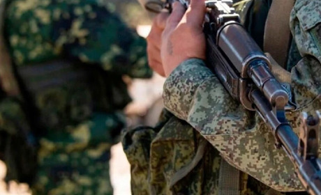 На лівобережжі Херсонщини окупанти незаконно затримують чоловіків