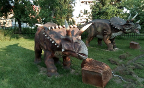 У Нову Каховку прибули динозаври