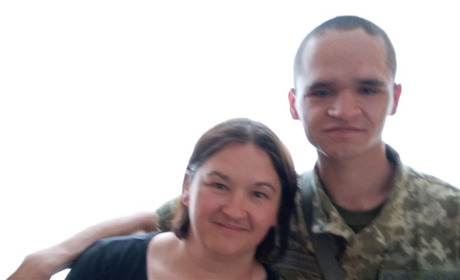 "Живу світлими спогадами про сина та завантажую себе роботою", - каже мама Дмитра Щербини