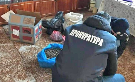 У Володимирці чоловік намагався продати 5 кілограмів бурштину