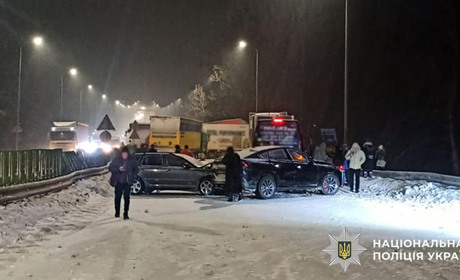 Деталі ланцюгової ДТП на Житомирщині: 11 авто, четверо травмованих, двоє – в реанімації