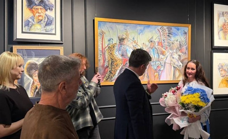 Акварель, що дихає світлом: у Дубаї відкрилася персональна виставка української художниці