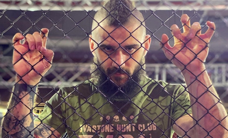 Як місцевий тренер радить проводити час вдома: підбірка вправ від Антона Радька