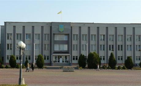 У Нетішині облаштують платні комунальні майданчики для паркування транспорту