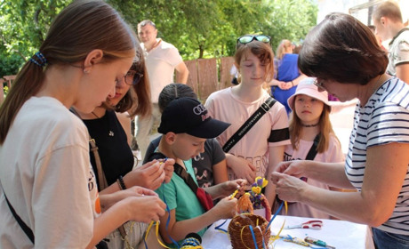 Центр творчості запрошує юних старокостянтинівців на заняття у гуртки: працює більше 20 студій