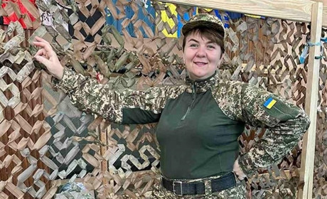 Шосткинка поєднала обов'язки захисниці з волонтерською діяльністю