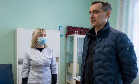 Міністр охорони здоров’я Віктор Ляшко перевірив переяславський центр щеплень на наявність вакцин