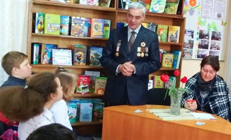 Подарували жасмин, зустрічались із учнями та відзначили спортсменів: тиждень ліквідаторів Новограда