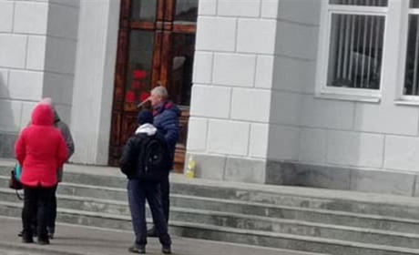 У Бердянську збирають гроші, щоби заплатити тому, хто зірве прапор РФ з мерії міста