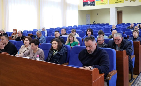 Мережа літніх таборів, освітні плани та соцзахист: засідання виконавчого комітету Звягеля