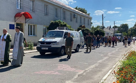 Втрата громади: тринадцяті похорони у Володимирці - прощались з тероборонцем-добровольцем
