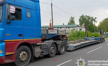 У Славуті вантажівка наїхала на 33-річного чоловіка
