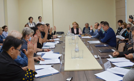 Засідання виконкому: тариф на тепло, перерозподіл посадових обов’язків,  незаконні об’єкти торгівлі