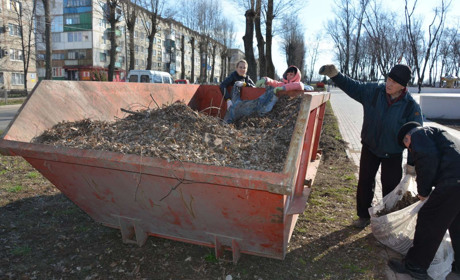 Покровчани вийшли на перший весняний суботник