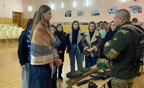 Для смілянських школярів провели практичне заняття із предмету «Захист України»