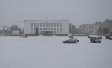 Влада не поспішає коментувати ситуацію з закриттям автостанції в Корюківці