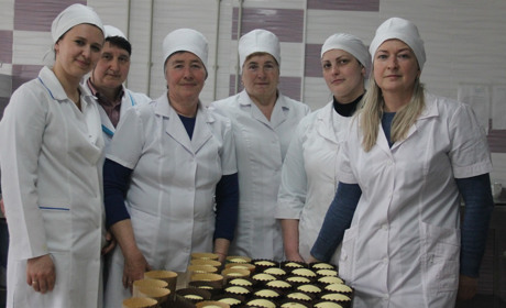 У ліцеї №1 міста Калинівки приготували понад 600 великодніх подарунків для українських захисників