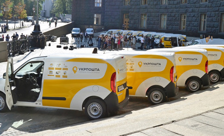 Люди скаржаться: як на Сватівщині вже майже два місяці працюють пересувні відділення Укрпошти