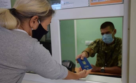 Штрафів на майже півсотні тисяч гривень: за добу на адмінмежі з Кримом виявили 25 порушників
