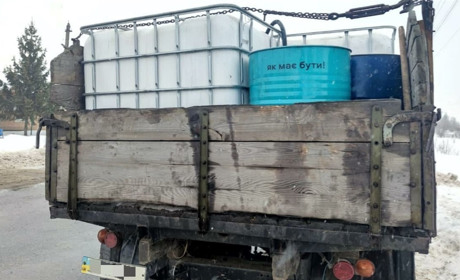 У Троїцькій громаді Сватівського району поліцейські зупинили авто з контрафактним паливом: подробиці