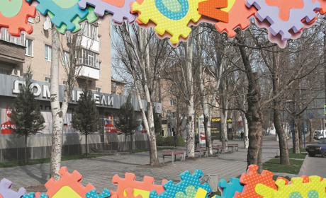 Суботні пазли: на вас чекає гра «Збери весняні квіти та місто!»