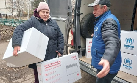 Подбали про тепло для літніх людей. У Лозовій 140 сімей отримали обігрівачі