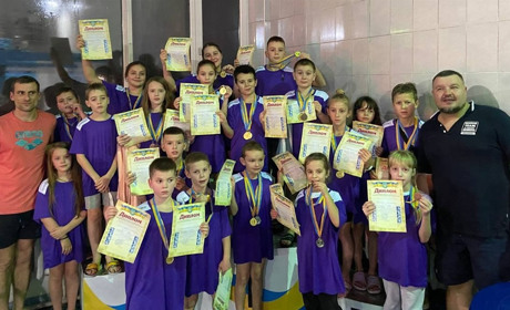25 золотих медалей вибороли жмеринські плавці на відкритому чемпіонаті з плавання в Хмельницькому