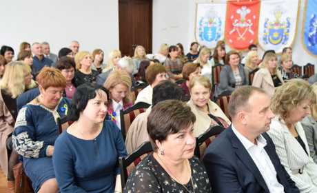 У Чорткові привітали з професійним святом освітян, вихователів, бібліотекарів та спортсменів