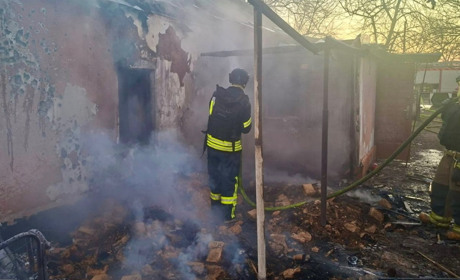 На Херсонщині ворог атакував житлові будинки та громадський транспорт: загинула людина, є поранені