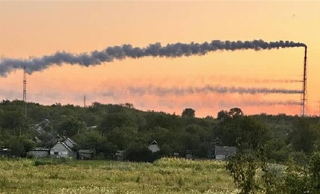 "Кислотний" тимчасово зупинили: на заводі перевищили норму викидів