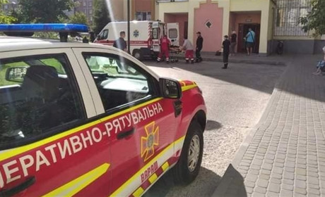 У Вараші гуртом рятували людину – медики, поліція і рятувальники