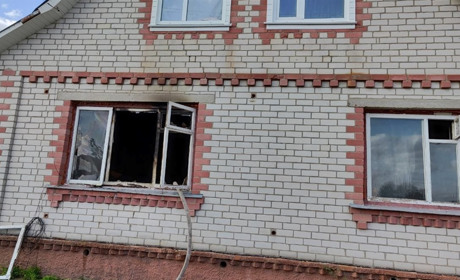 У Мені горів будинок. Причину пожежі встановлюють