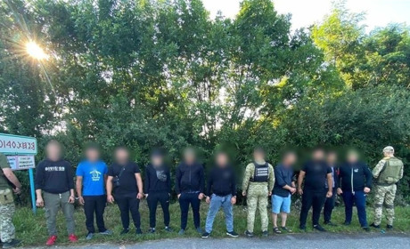 На Закарпатті затримали 15 чоловіків, які намагалися незаконно перетнути кордон
